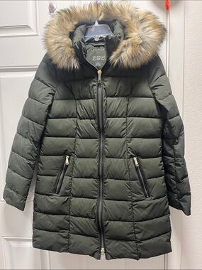 Laundry by Shelli Segal Faux-Fur Trim Hooded Puffer Coat. Large size